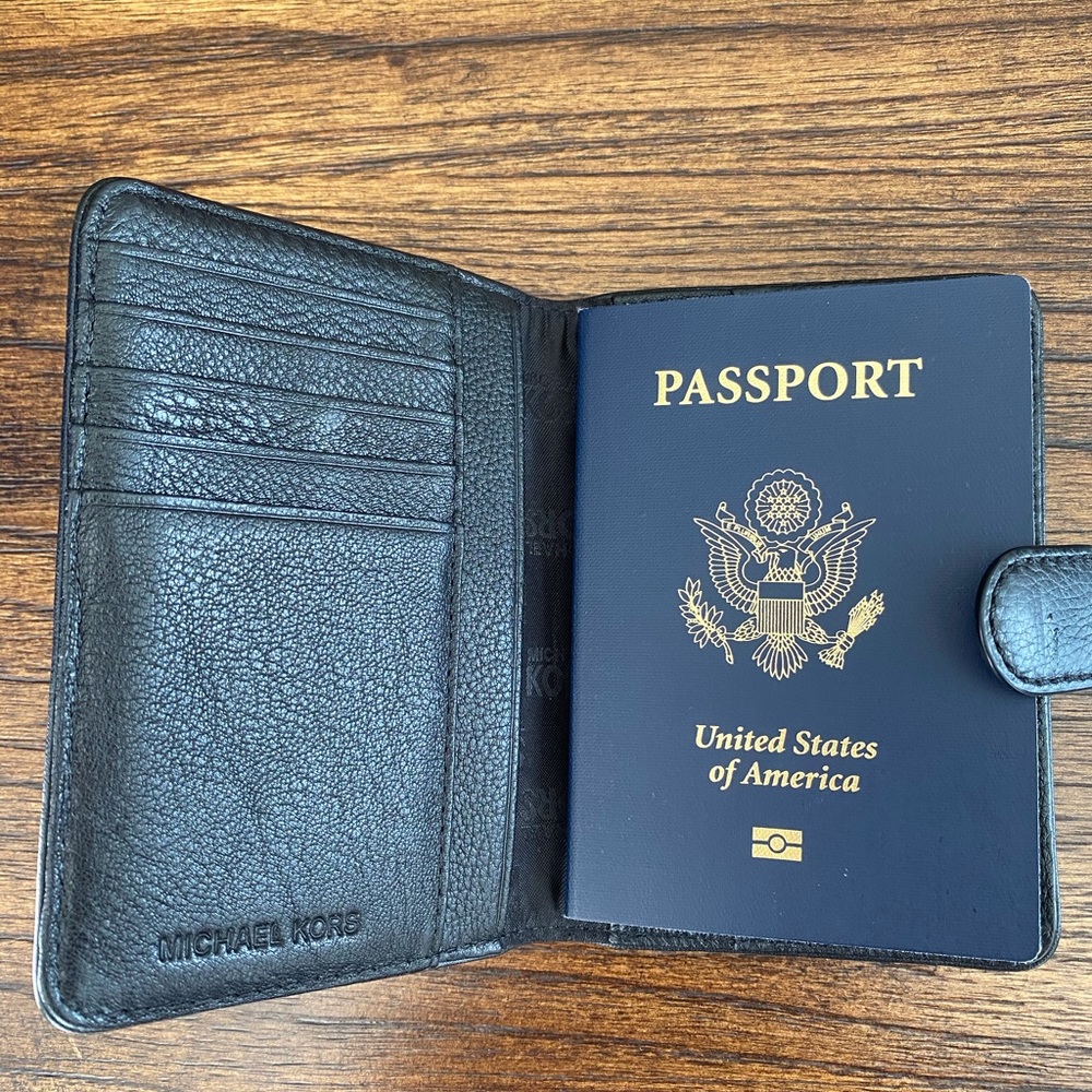 Michael Kors black passport/card holder - Picture 4 of 4